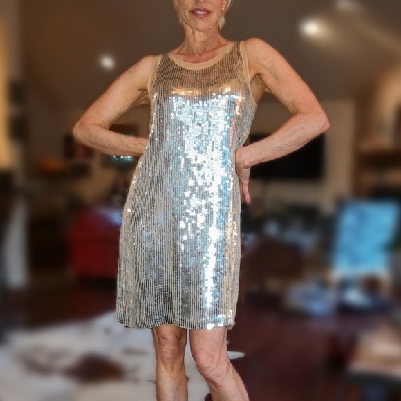 Gold sequined shift dress - Picture 3 of 3